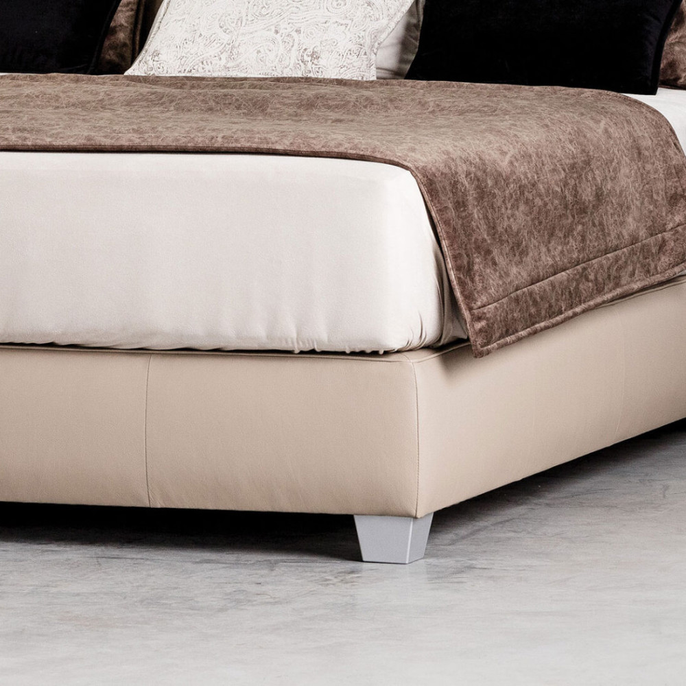 Gulta Fog  “Leather Collection”