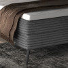 Harper gulta no "Box springs Collection"