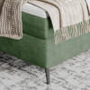 Lucio gulta no "Box springs Collection"